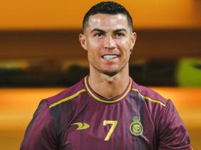 Ronaldo xoa dịu CĐV Saudi Arabia