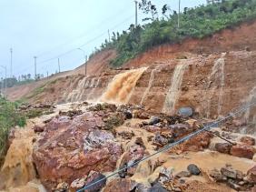 Chạy đua bù tiến độ cao tốc sau lũ