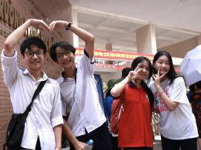 Đề thi Văn lớp 10 Hà Nội hỏi về hạnh phúc, niềm vui tuổi học trò