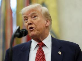 Ông Trump sẽ chia tiền cho dân từ quỹ tiết kiệm ngân sách liên bang?