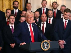Hàng loạt động thái mới của Tổng thống Trump
