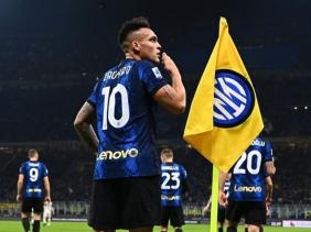 Inter lên đỉnh Serie A bằng đại thắng