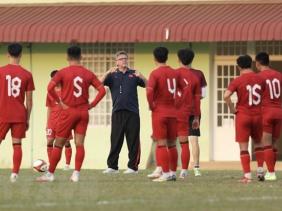 HLV Troussier áp dụng điều chưa từng có trong tiền lệ với U22