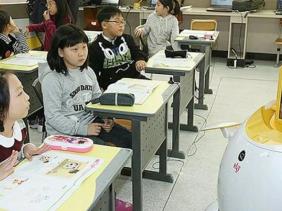 Hàn Quốc đưa robot vào trường dạy tiếng Anh cho học sinh