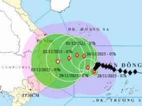 Bão số 15 sẽ liên tục đổi hướng trong 3 ngày tới