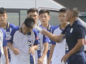 Bị HLV Ngô Quang Trường đánh ngay trên sân, cầu thủ U15 Sông Lam Nghệ An nói gì?