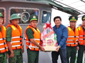 Cà Mau: Thăm chúc Tết bộ đội biên phòng và cư dân đảo Hòn Chuối