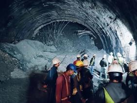 Sập đường hầm ở Ấn Độ: Lực lượng cứu hộ đã liên lạc được với người bị mắc kẹt
