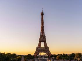 Tháp Eiffel đang xuống cấp trầm trọng