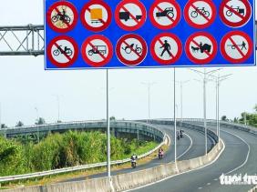 Xử lý nghiêm xe máy chạy trên cao tốc Lộ Tẻ - Rạch Sỏi dịp Tết