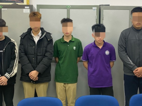 Nhóm thanh niên mang hung khí diễu phố trong đêm ở Hà Nội