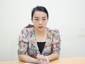 chan-dung-nu-nhan-vien-van-phong-xinh-dep-di-sh-giat-tien-cua-nhan-vien-cay-xang
