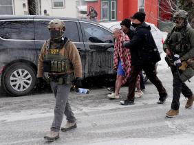 Đặc vụ Mỹ gây tranh cãi sau vụ vào nhà bắt người tại Minnesota