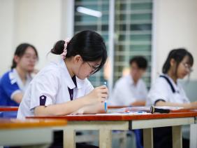 Vì sao đề thi tốt nghiệp THPT 2025 toán, tiếng Anh khó nhưng lý lại rất… dễ?