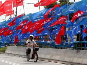 Các điểm bỏ phiếu trên toàn Malaysia mở cửa đón cử tri