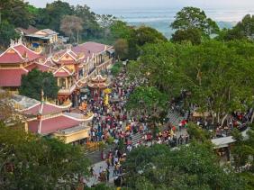 Từ ngày 12-12, mở lại hoạt động leo núi Bà Đen