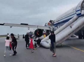 Máy bay của Air China hạ cánh khẩn cấp xuống Sân bay Changi