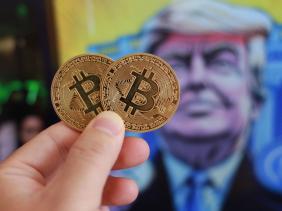 Ông Donald Trump vừa 'thổi bay' vị thế thống trị của Bitcoin