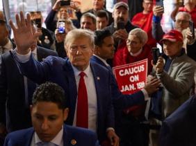 Ông Trump lại tung đòn mới