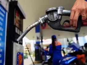 Ngày mai, giá xăng có thể giảm mạnh?