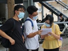 Tuyển sinh đại học 2022: Thí sinh “om” nguyện vọng vì học phí tăng cao
