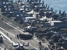 Mỹ giữ nguyên toàn bộ tàu chiến, máy bay và lực lượng quân sự gần Iran vì lý do đặc biệt