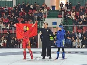 Cô giáo mầm non giành huy chương vàng MMA châu Á chưa đầy 1 phút