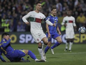 Ronaldo lập cú đúp, Bồ Đào Nha chắc ngôi đầu vòng loại EURO 2024