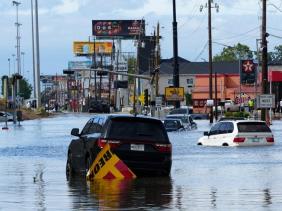 Bão Beryl càn quét bang Texas, thành phố đông người Việt bị ảnh hưởng