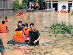 Phát lệnh báo động trên các sông : Di chuyển ngay tài sản ngoài bãi sông, trên sông