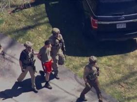 Cận cảnh FBI bắt giữ nghi phạm rò rỉ tài liệu mật của Mỹ
