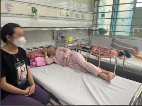 Nhập viện vì tự ý truyền dịch chữa sốt xuất huyết