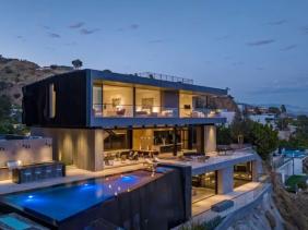 Người trúng số hơn 2 tỷ USD mua biệt thự ở Hollywood Hills