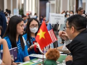Mỹ dừng cấp mới visa du học, nhiều học sinh Việt 'như chim vỡ tổ'