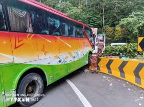 20 du khách Việt an toàn trong vụ va chạm xe buýt và 2 ôtô tại Malaysia
