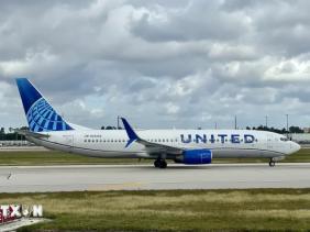 Máy bay của hãng United Airlines phải hạ cánh khẩn cấp do rơi bánh đáp