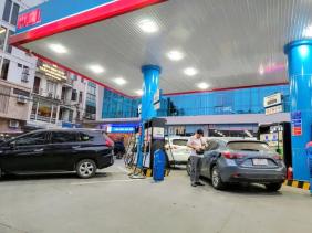 Hà Nội yêu cầu doanh nghiệp xăng dầu bán đúng giá niêm yết, cấm găm hàng
