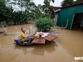 Mùa hè nắng nóng gay gắt, cuối năm mưa bão dồn dập ở miền Trung
