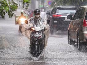 Nam bộ có mưa rào, cảnh báo giông lốc