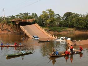 Sập cầu ở Brazil, nhiều người thương vong và mất tích