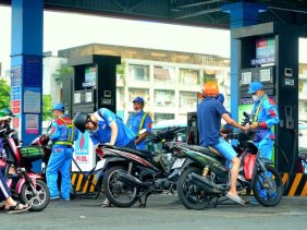 Vì sao giá xăng dầu điều chỉnh ba phiên liên tiếp, dầu bật tăng mạnh trở lại?