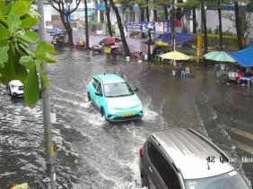 TPHCM có mưa lớn, một số nơi bắt đầu ngập