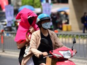 Miền Nam vất vả chống nóng, đề phòng bệnh mùa nắng gia tăng