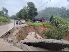 Còn 46 điểm tắc đường do mưa lũ lớn ở Trung Bộ