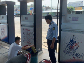Xử phạt doanh nghiệp bán gần 3.000 lít xăng không đảm bảo chất lượng