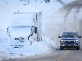 Bão tuyết ở Mỹ khiến hàng chục người chết, giao thông tê liệt