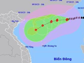 Bão Koinu mạnh thêm sau khi đổ bộ biển Đông