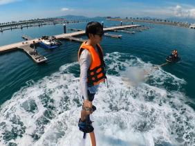 'Bay' trên mặt nước với trải nghiệm flyboard