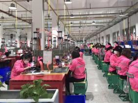 Hàng nghìn công nhân trở lại làm việc khi được tăng lương