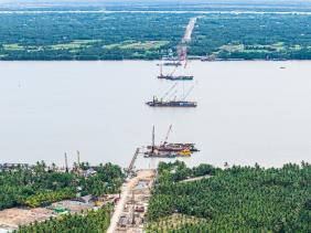 Tăng tốc thi công cầu dây văng lớn thứ hai Việt Nam